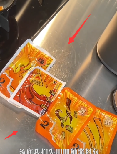 方媛|方媛煮螺蛳粉，暴露出厨房狭小、杂物多，网友直呼：天王嫂太朴素