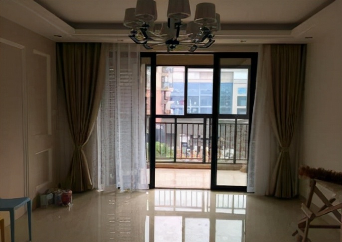 新房硬装用了20万,亲戚在客厅转了一圈,直夸背景墙特别有档次