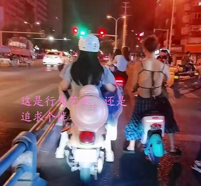 深夜,女子穿着清凉上班,大妈看得直皱眉:也就男人看了不会反感