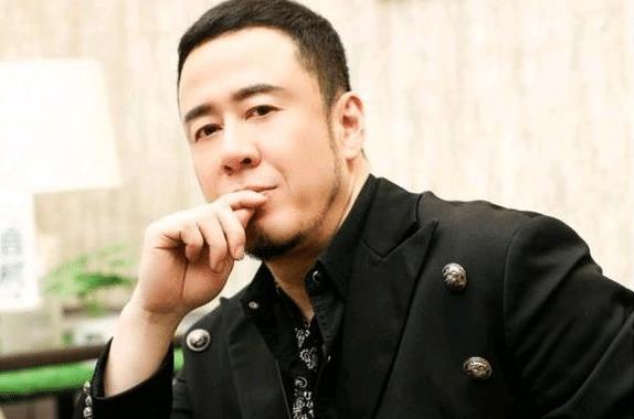 “伪大师”杨坤的歌坛幻灭史，被追捧时有多风光，现在就有多落魄