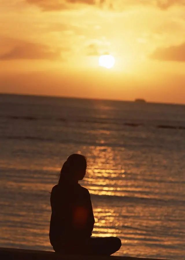 唯美的海景人像不知道怎么拍,试试这几个人像美姿教程