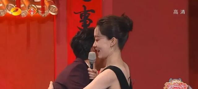 何炅|湖南卫视元宵晚会上,张小斐的一句话,直接让何炅“难堪”了!
