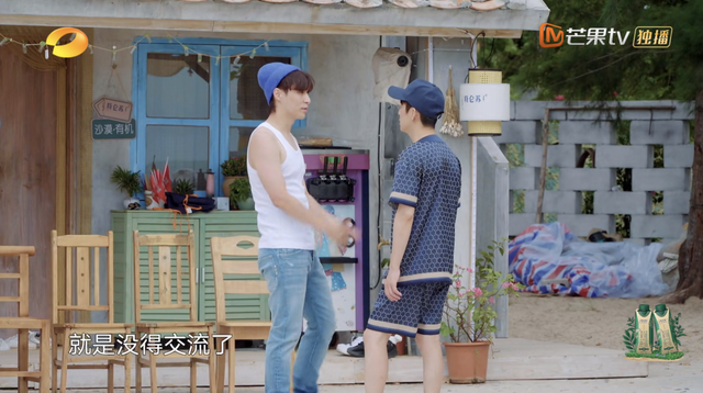 张艺兴|李荣浩王祖蓝聊天，张艺兴插不上话暴露短板，何炅安慰一针见血！