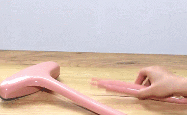 家里的纱窗脏了怎么办?不用拆下来洗,这样擦,灰尘自己掉下来