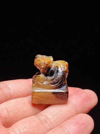 和田玉籽料|汉 和田玉籽料 白玉沁色 螭虎 玉印 玉印胚 印章