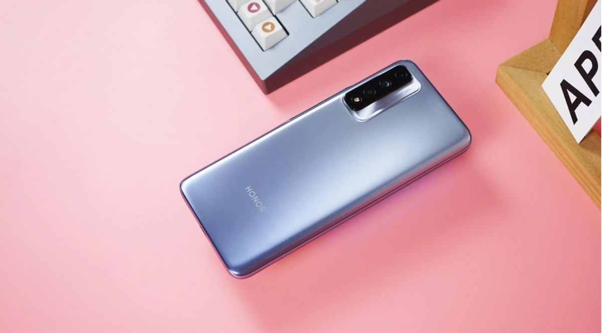 荣耀play|高性价比手机跌至千元以下，超颜值外观加持，仅949元