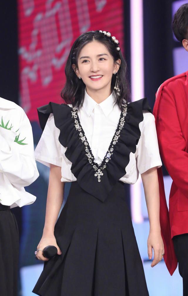 谢娜|谢娜二胎产后抑郁,因张杰摔伤突然清醒,三个女儿的她不容易