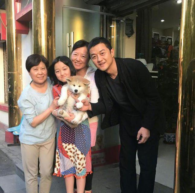 李冰冰|16岁李嫣晒近照，与闺蜜合影气场强大，粉涂太厚酷似贞子