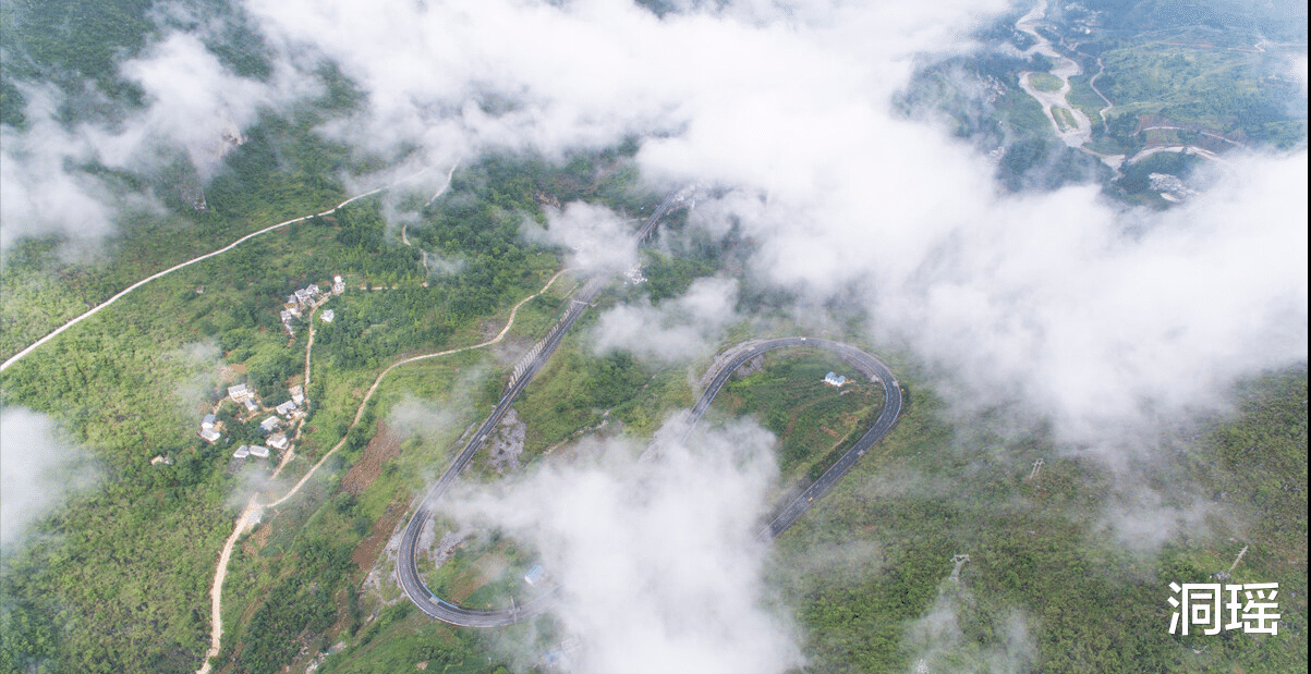 盘州|贵州“神奇”的古墓,建在瀑布上方,被水冲刷了几百年仍没被毁