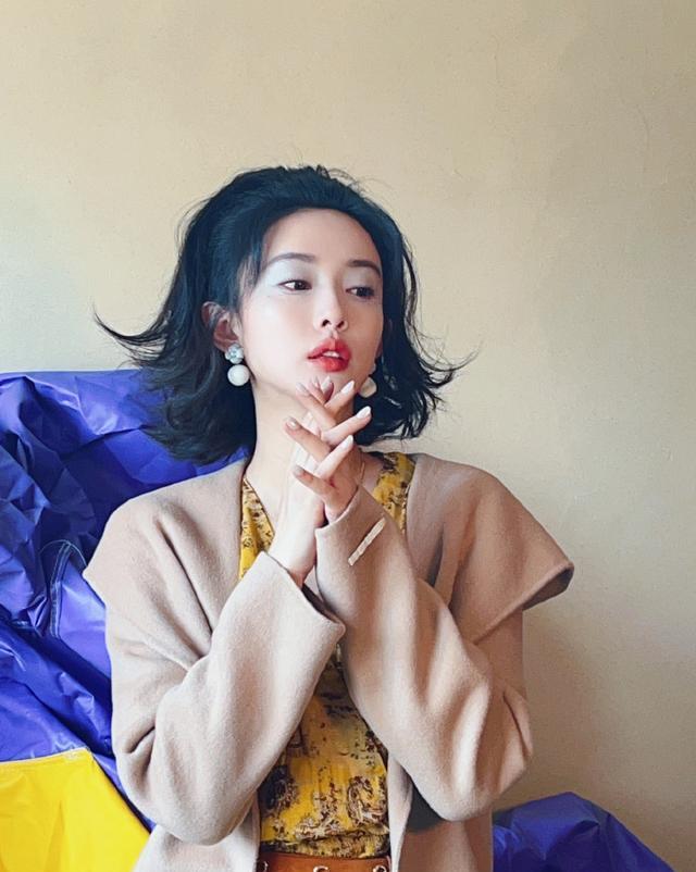 孟子义|孟子义晒出多组写真靓丽妩媚！肤白貌美大长腿太惊艳了