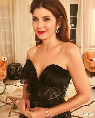 玛丽莎·托梅|好莱坞性感辣姐：资产过亿身材性感，梅姨的人生有多励志！