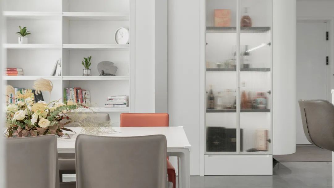 110㎡简约纯净三居,去客厅化打造多功能区,更适合这个三口之家!