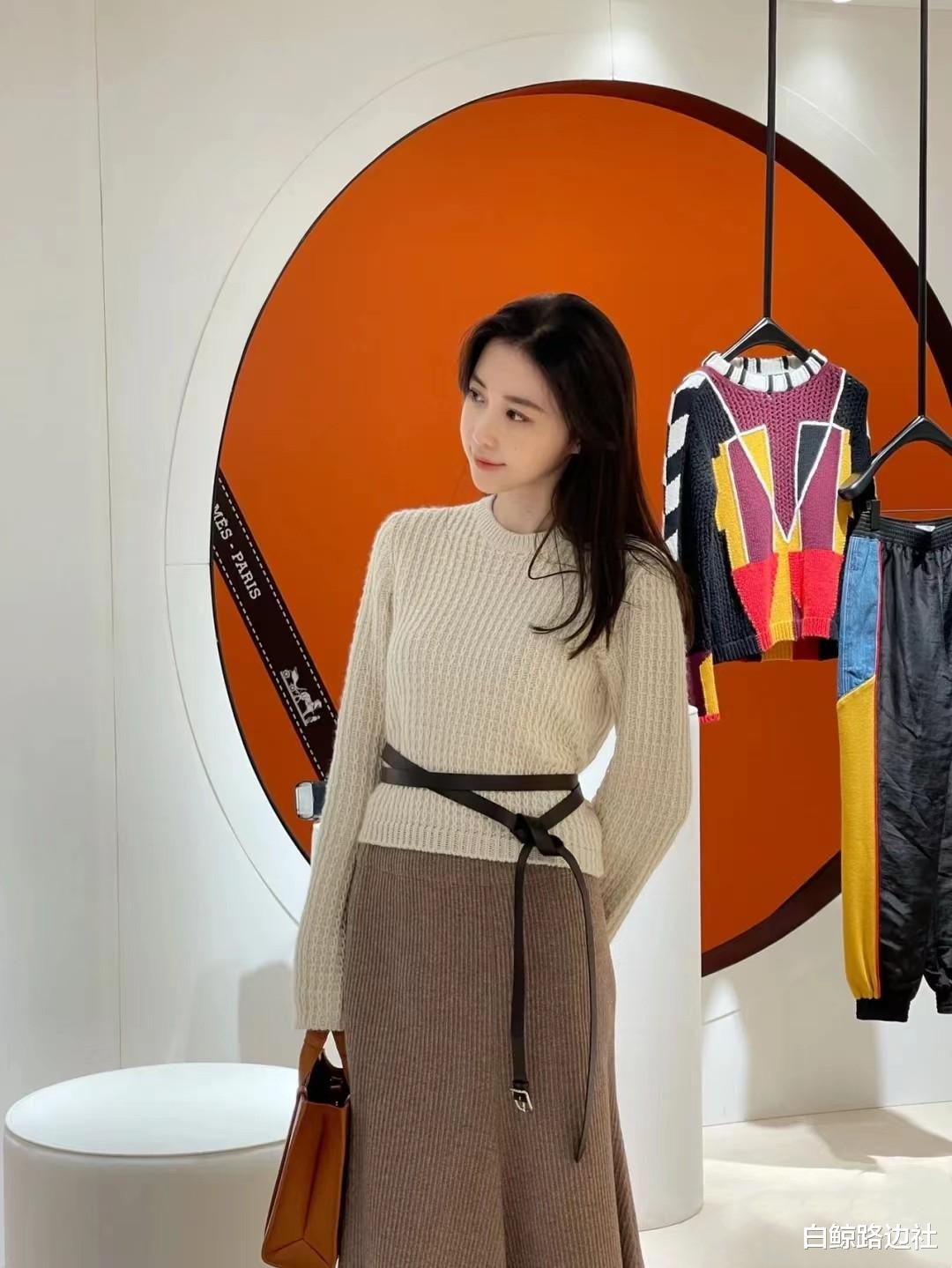 潘玮柏|潘玮柏小14岁妻子晒照!一身名牌阔太范儿十足,腹部圆润被疑有孕