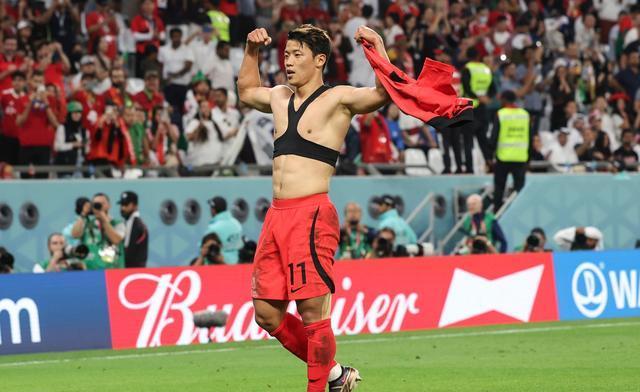 2-1，再现逆转，葡萄牙被绝杀，C罗躲球成乌龙助攻，亚洲3队出线