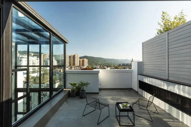 200㎡现代极简，顶楼复式巧设计，人文舒适惬意居