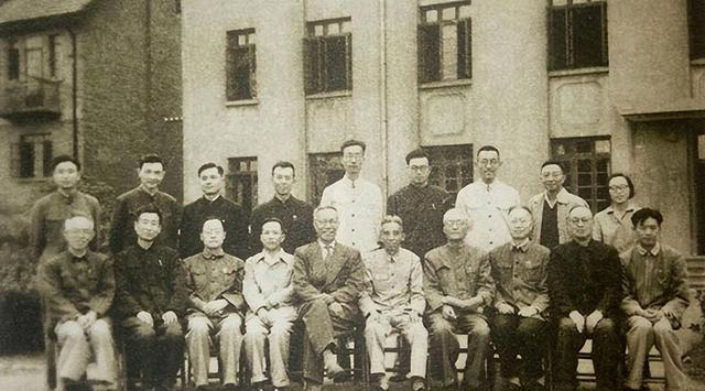 关键一棒！他参与完成了第一个由中国人确定化学结构和全合成的生物碱
