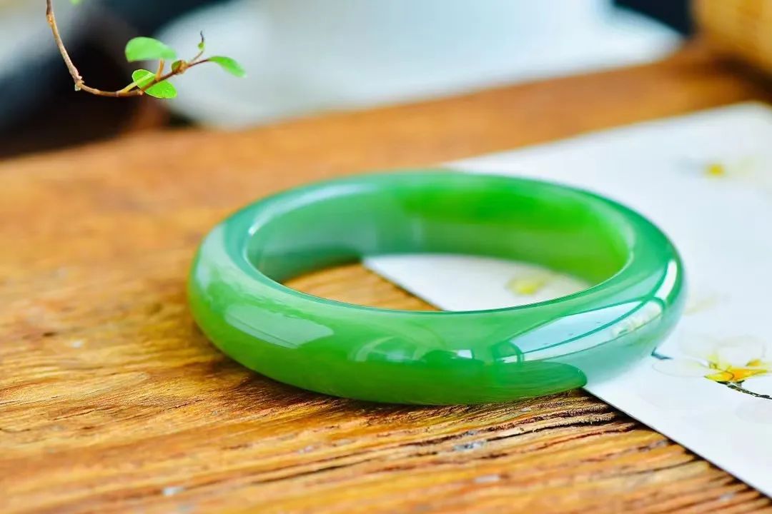 天珠|和田玉和翡翠的区别，如何辨别，主要在什么地方