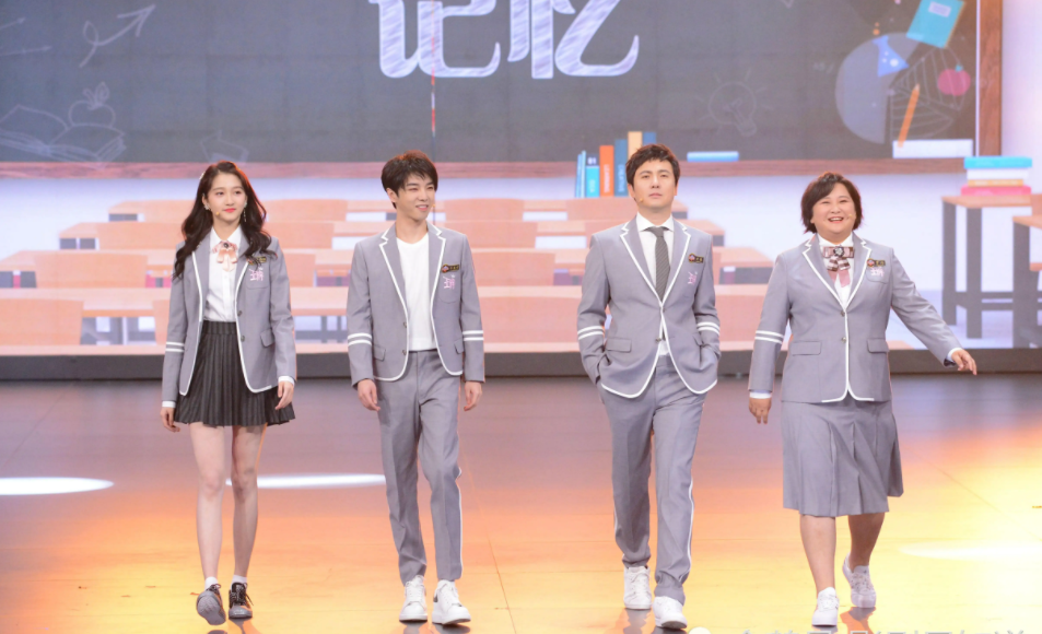 关晓彤|她是国民闺女，是大家羡慕的学霸，如今考进体制内，她靠的是实力不是运气