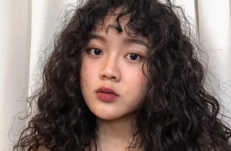 卷发 人到中年之后，可以尝试一下这几种港风卷发呢