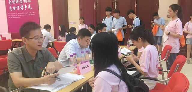 hr|HR公司拒招“三无家庭”学生，虽然话很刺耳，但是句句都是很现实