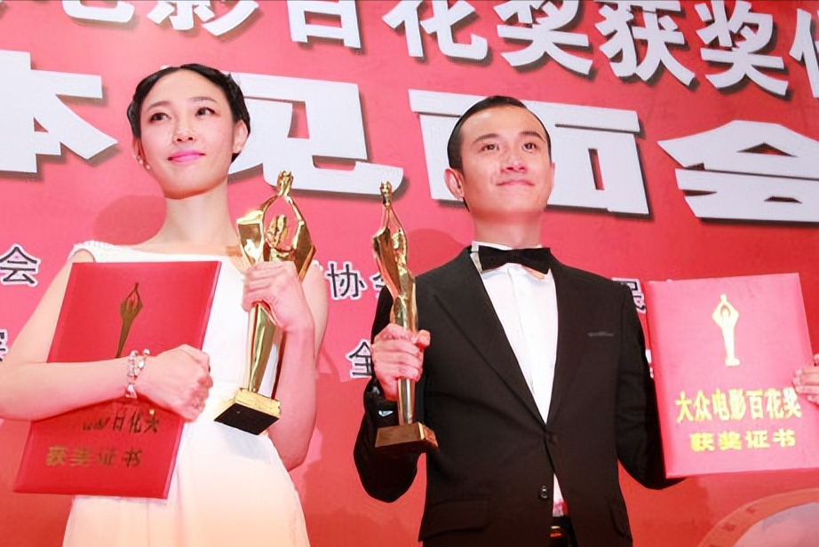 白百何|白百何素颜带儿子逛街，14岁元宝全程低头玩手机，身高已快赶上妈