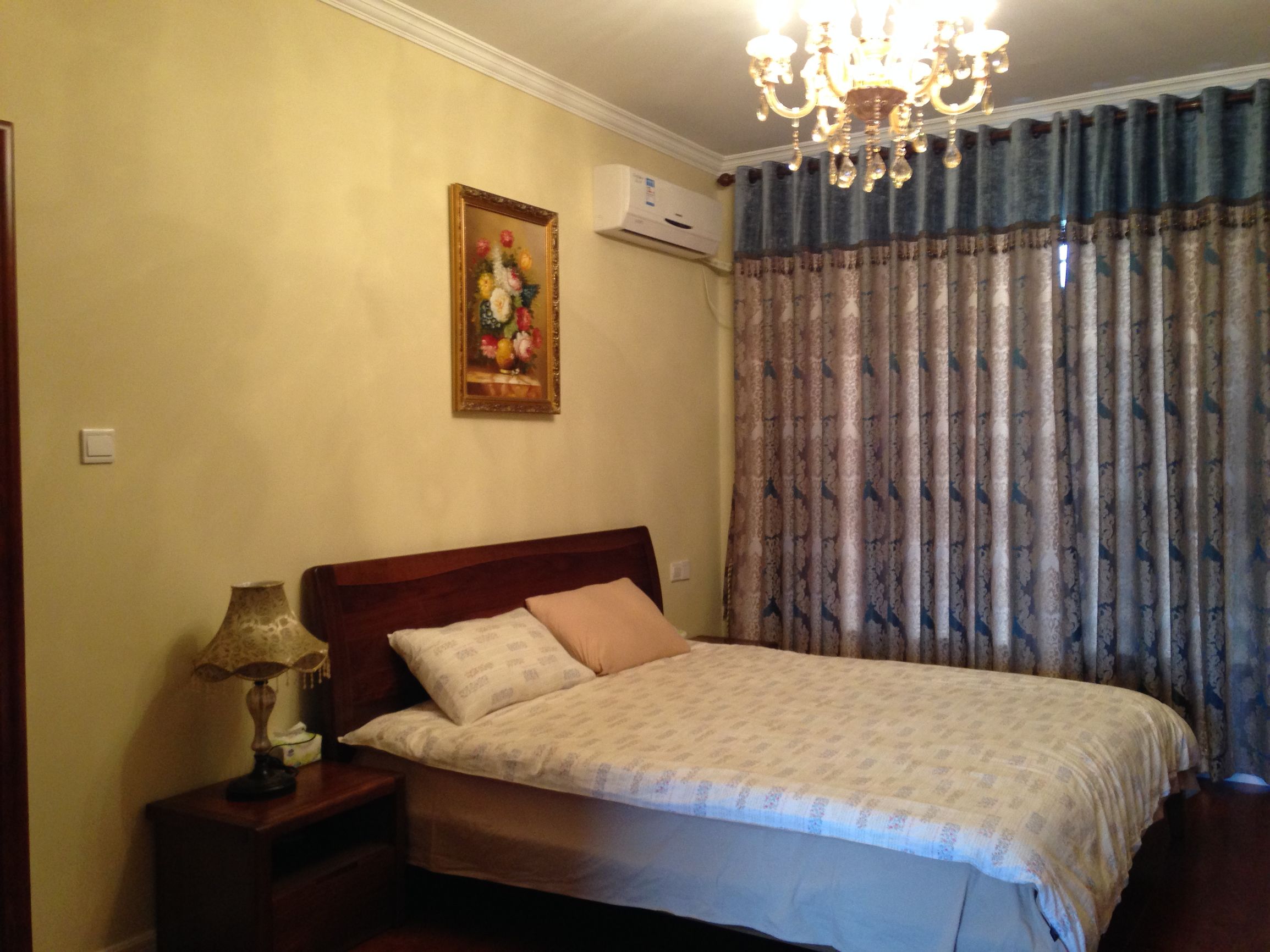 亲戚新家高端大气上档次,尤其是阳台安装的防盗窗,简直完美!