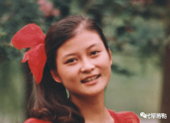 朱晓琳|她15岁靠一首歌红遍全国，却在巅峰期淡出，如今到底去了哪？