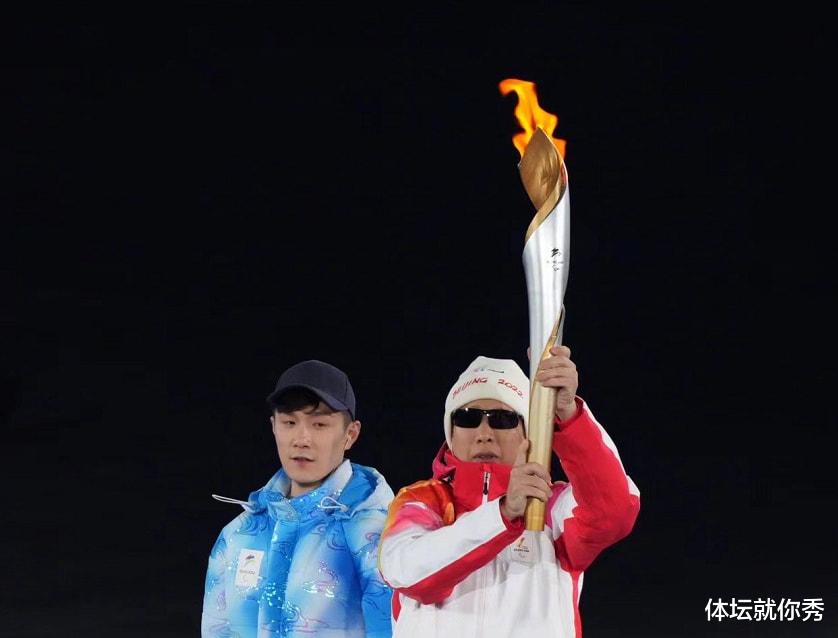 张艺谋|点火用了1分钟！全场高喊加油，可有谁体会到，张艺谋的真正用意