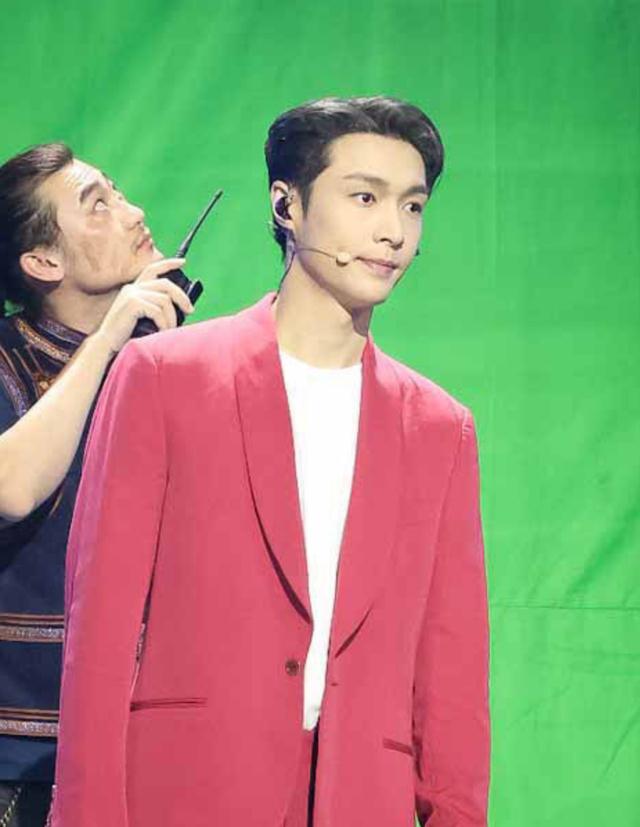 张艺兴|娱乐圈流量明星那么多,为何央视“偏爱”张艺兴?