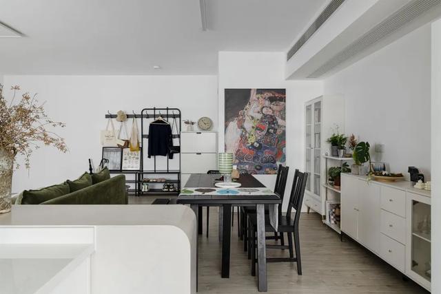 她家176㎡,全屋不做造型,只刷乳胶漆,效果反而高级又大气,晒晒