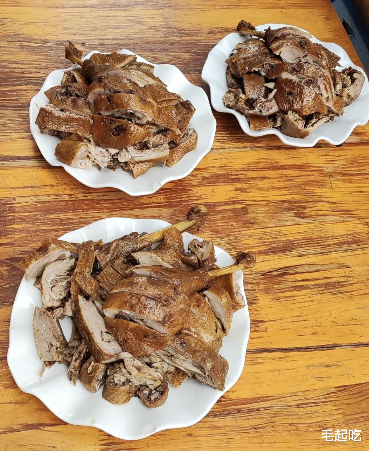 成都双流的“本地食堂”，人均消费20元左右，特色卤鹅味道太巴适