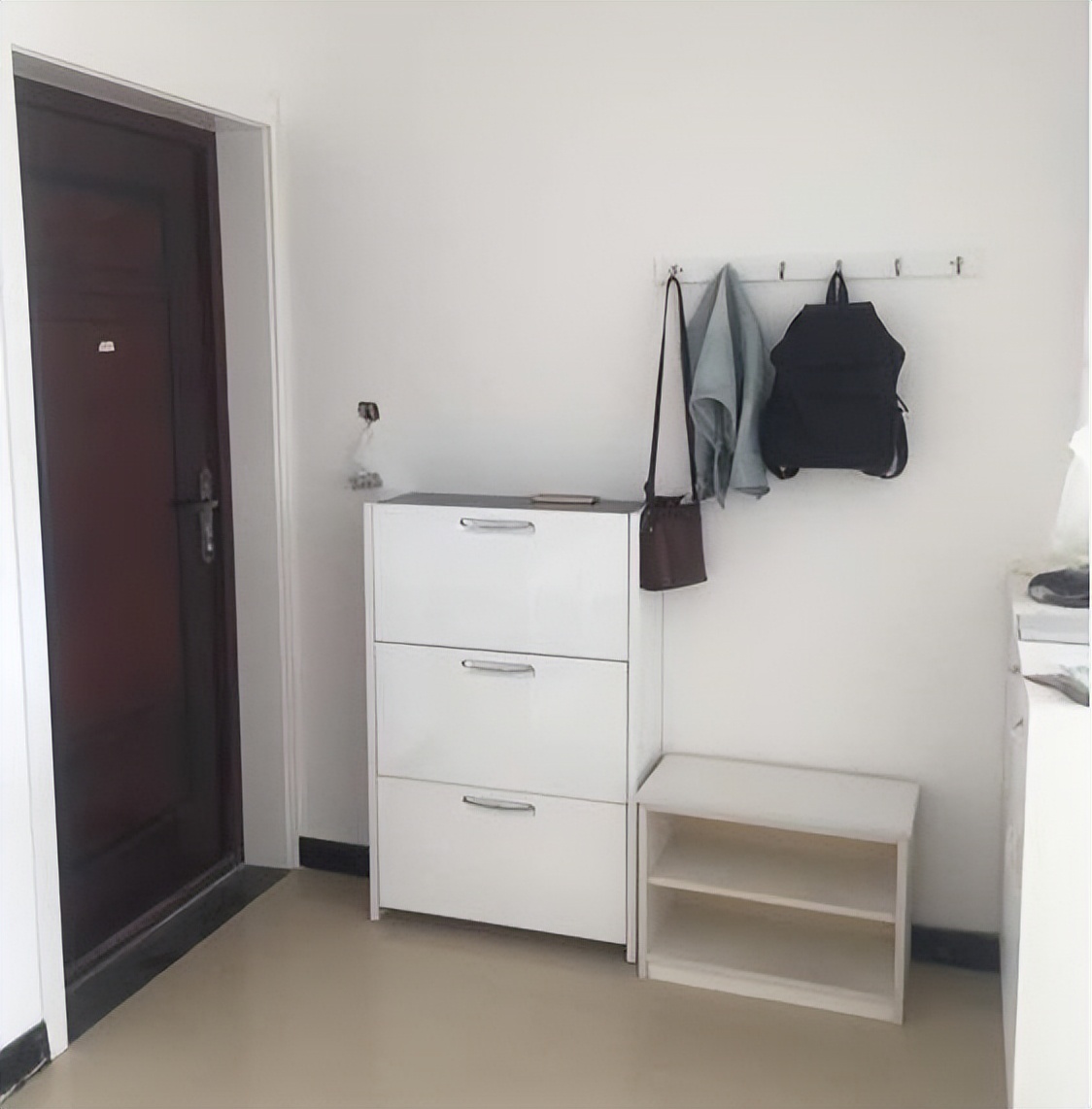 硬装终于完工,邻居来看了后狂点赞,都说空间利用的好