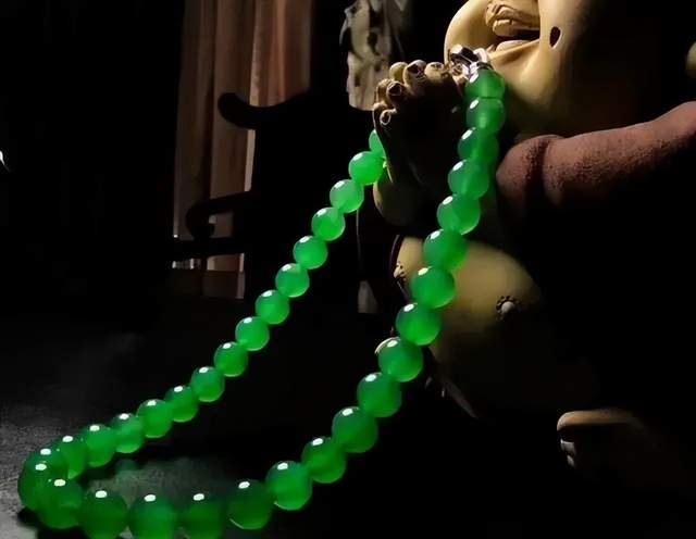 翡翠|小小的翡翠珠子为何能够屡次创造天价?