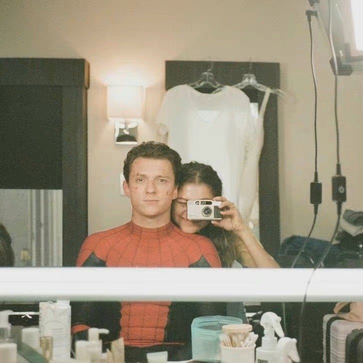 赞达亚|外媒曝荷兰弟与赞达亚订婚，女方系《蜘蛛侠》女主，已见过双方父母