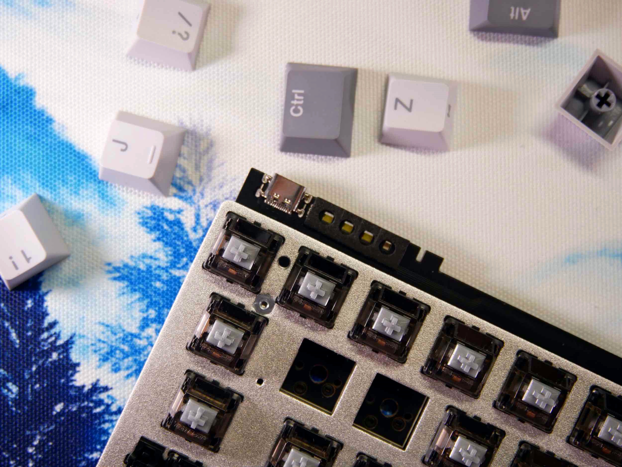 电池|不算迟到的大升级——杜伽K330w Plus 三模机械键盘