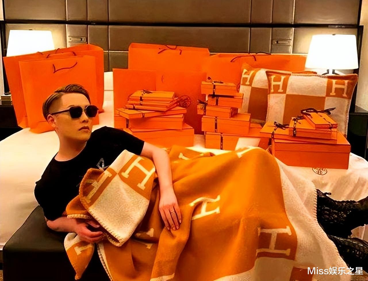 秦奋|富豪网柏公子秀高奢生活,遭秦奋当众打脸,网友称其是故意碰瓷