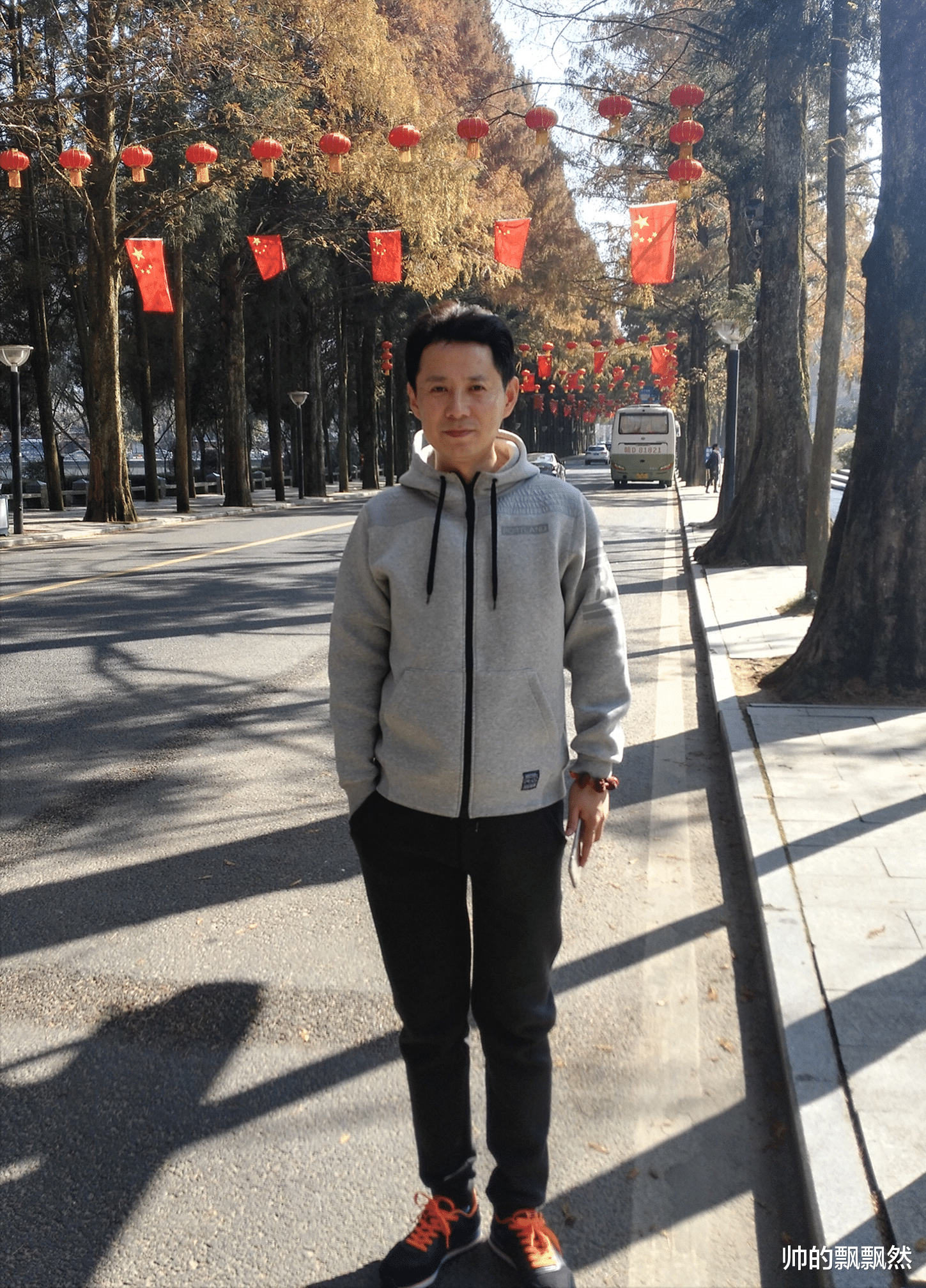 郭广平|演员郭广平：娶小11岁妻子，36岁做父亲，15份报纸背后的带泪父爱