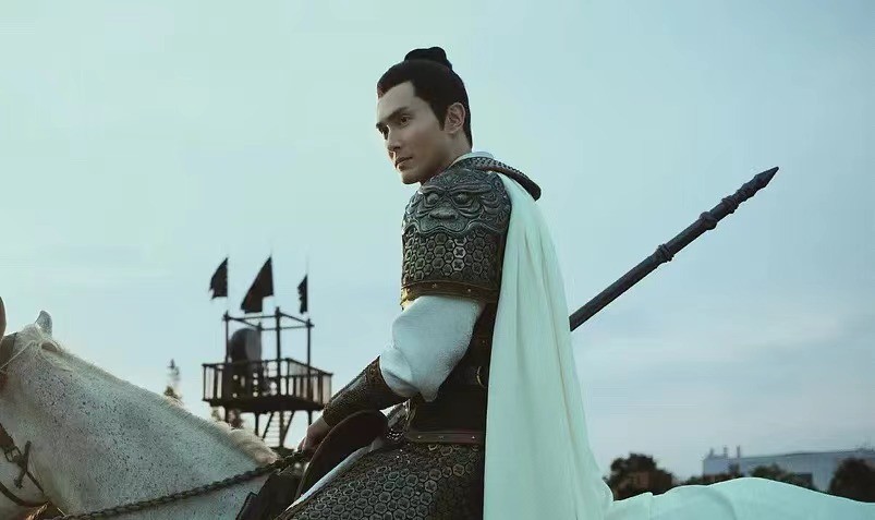 英雄岁月之王牌部队|《王牌部队》正火时，央视悄悄定档一部军旅剧，烽火连天高燃预警