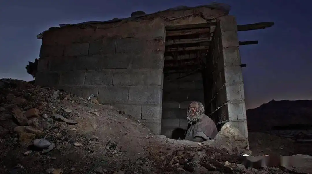 长寿|68年不洗澡,腐肉当食物,牛粪当烟抽,世界上最脏的人洗澡后去世