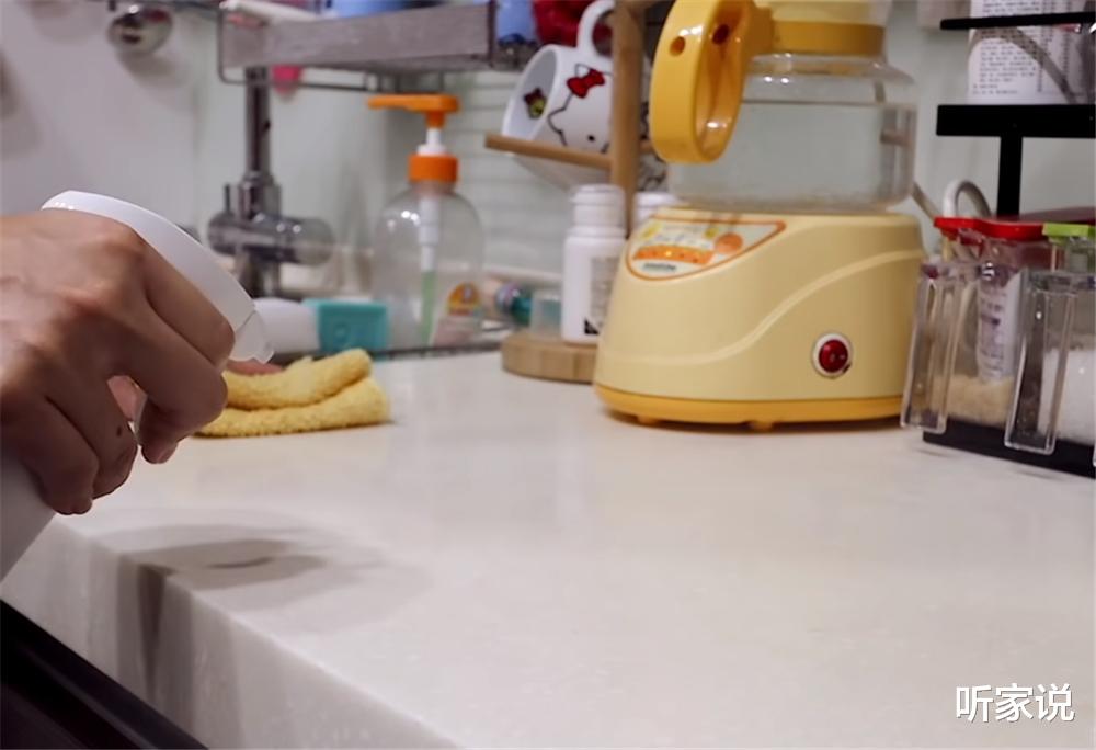 一家三口99㎡的家实在太乱,杂物如山,请9名整理师7小时收拾干净