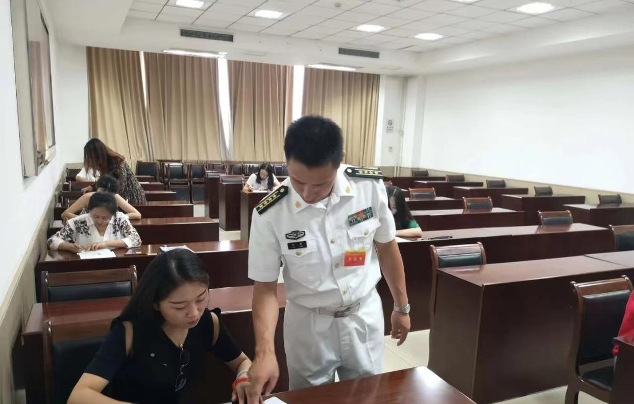 文职|军队文职面向社会招聘,军队编制,月薪上万,这3类人报考有优势