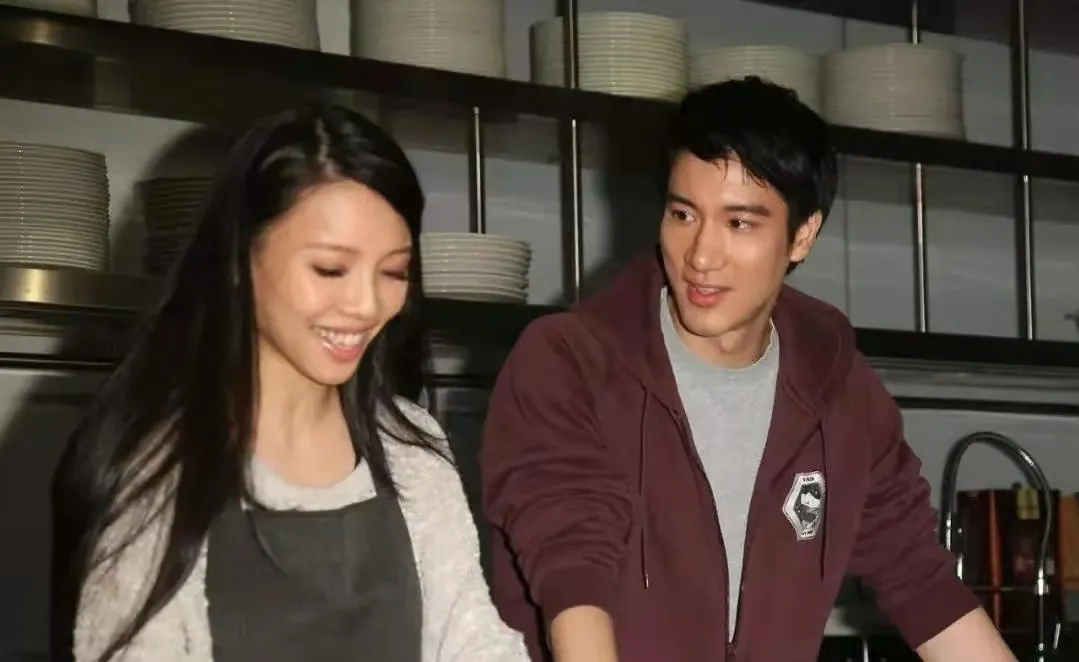 李靓蕾|李靓蕾王力宏离婚后续，网友反应变化大，这个扎心的真相藏不住了