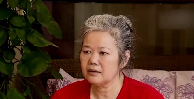 2017年上海大妈当15年房东,却倒欠租客26万,房东被气得一夜白头