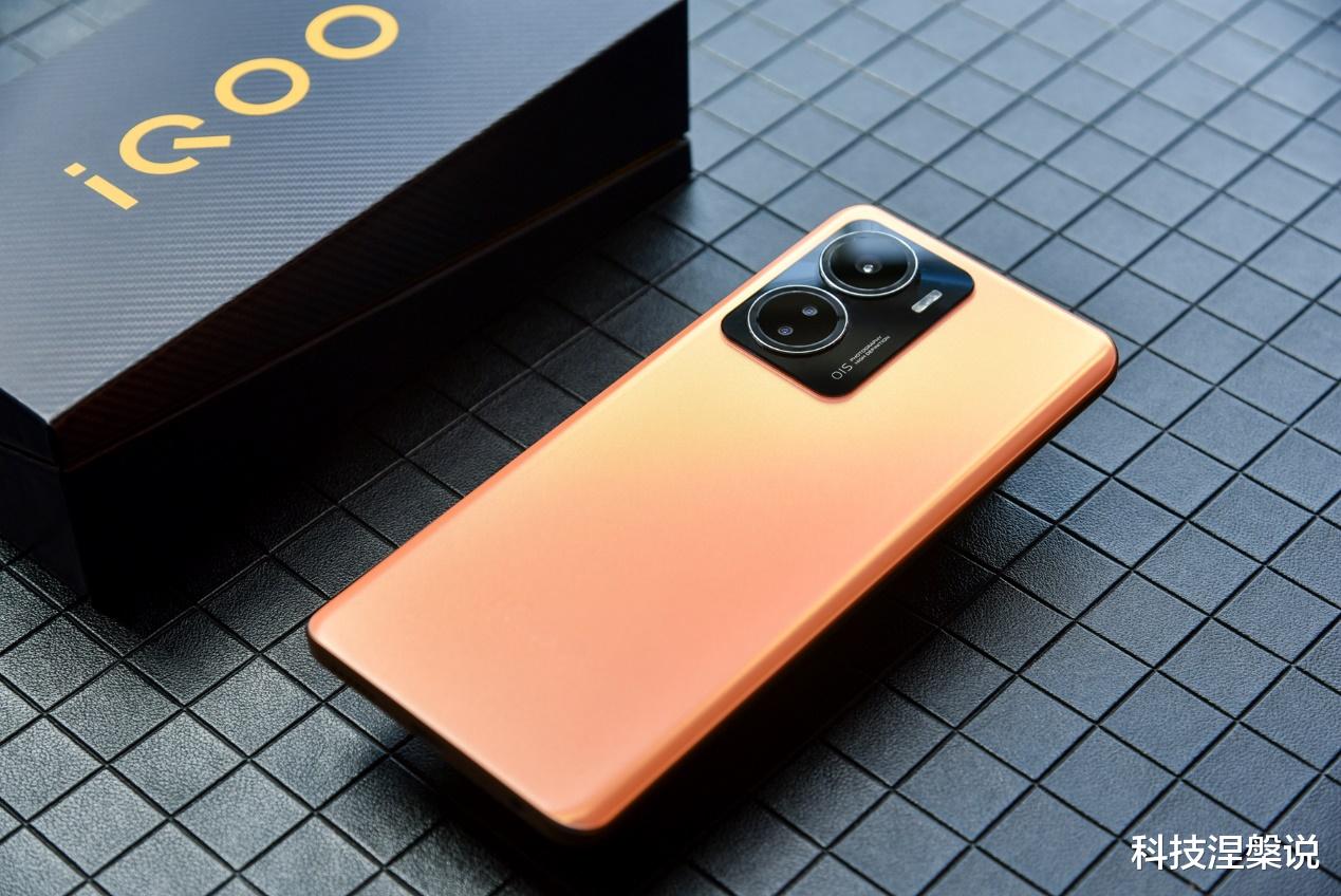 iqoo z6|iQOO Z6上手体验，又是一款卷到极致的千元“水桶机”！