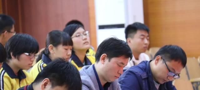 医疗保险|这一铁饭碗开始招人,应届生的机会来了,“胆大”就没问题