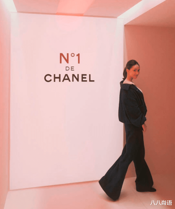 张智霖|29岁昆凌近照,穿廓形套装扎马尾辫不像孕妇,曾公开接受采访获赞