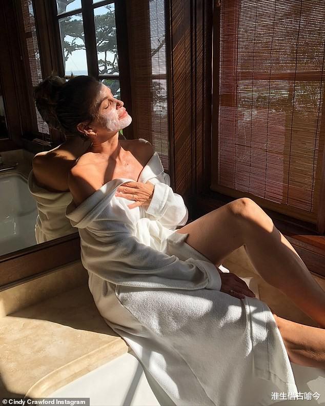 辛迪·克劳馥|辛迪·克劳馥：被誉为世界第二美人和老公恩爱24年，女儿却很花心