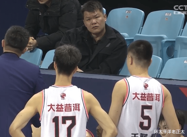 国际米兰|110-76！CBA无悬念一战！卫冕冠军4连胜走出低谷，朱芳雨场边犯困