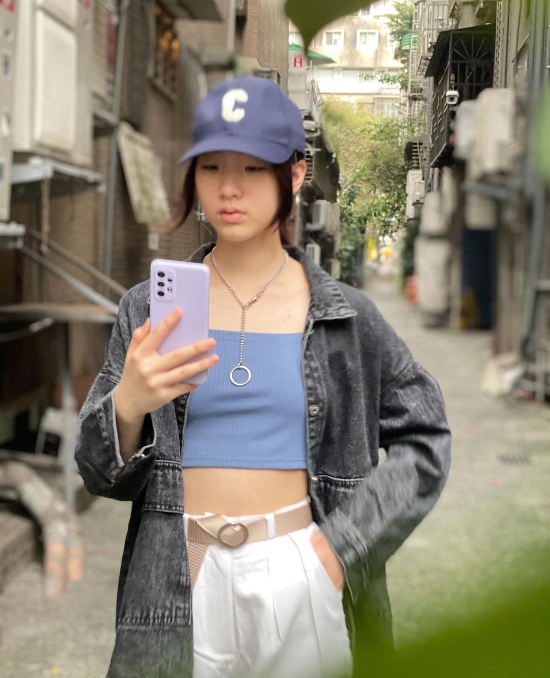 小S|小s16岁长女晒甜美自拍，露出小蛮腰秀好身材，干爹陈建州点赞