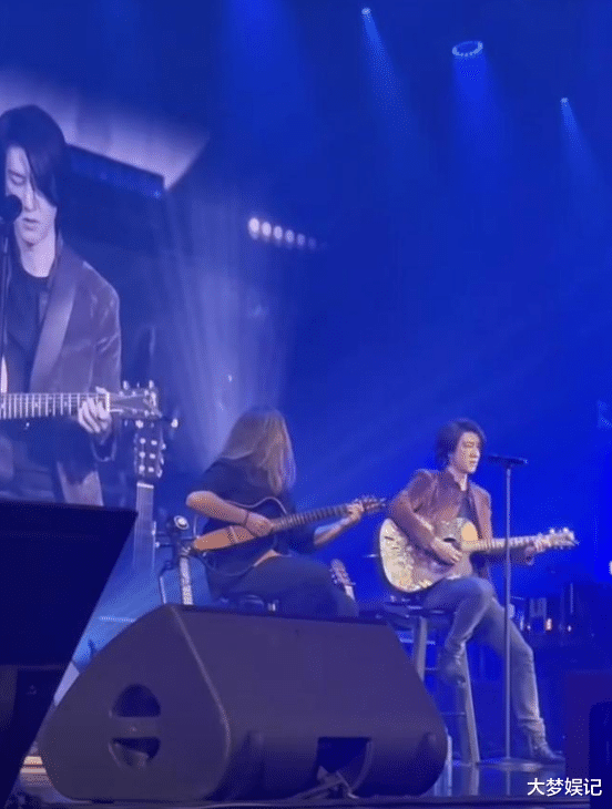 王力宏|王力宏甩李靓蕾复出，突PO合照喊：谢谢让我不是一个人，黑人也留言